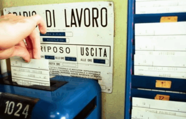 Timbrare il cartellino: regole da conoscere per lavoratori e aziende