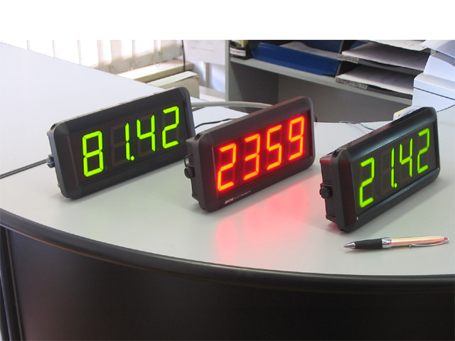 Orologi industriali digitali: guida completa e funzioni avanzate