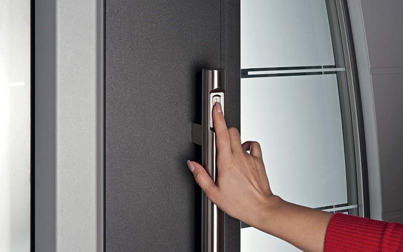 Lettore biometrico apriporta: accessi sicuri e smart